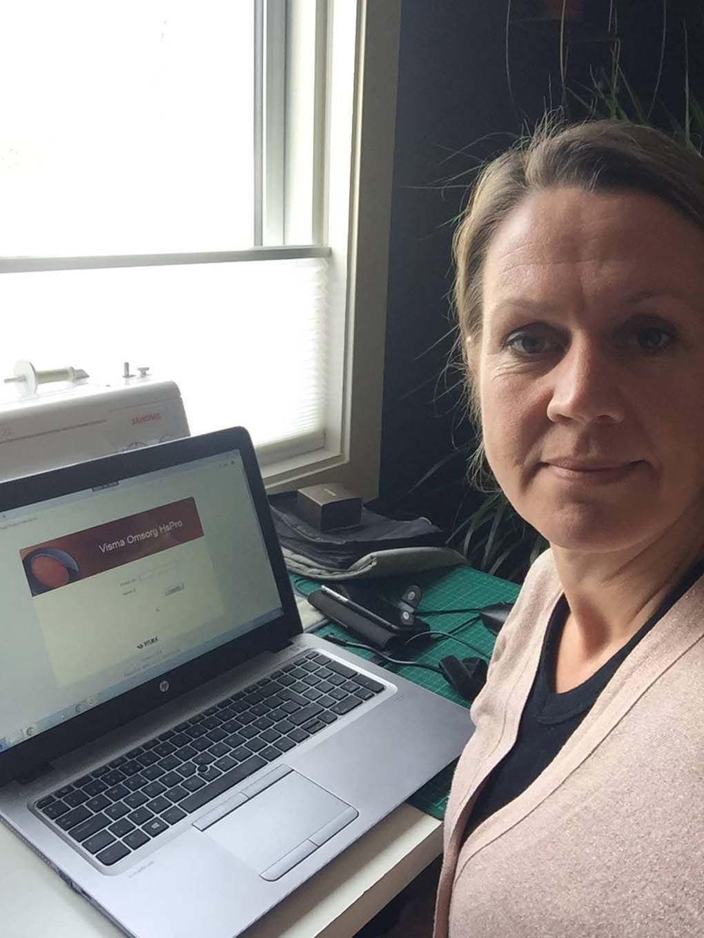 Selfie from the home office, health nurse Helen Frøyen. Photo. 