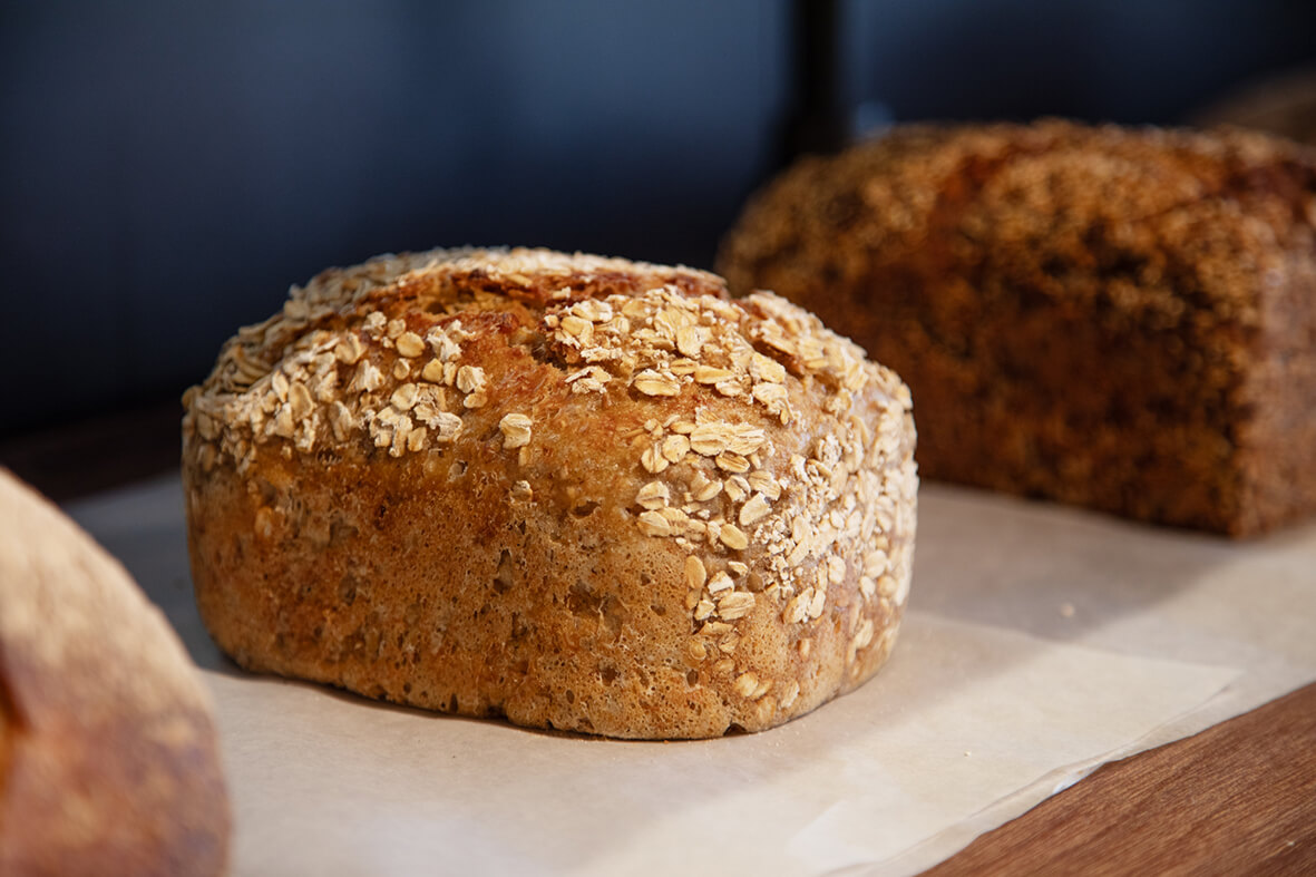 Hjemmebakt grovbrød hos Åpent Bakeri på Teknisk museum ved Akerselva på Kjelsås 