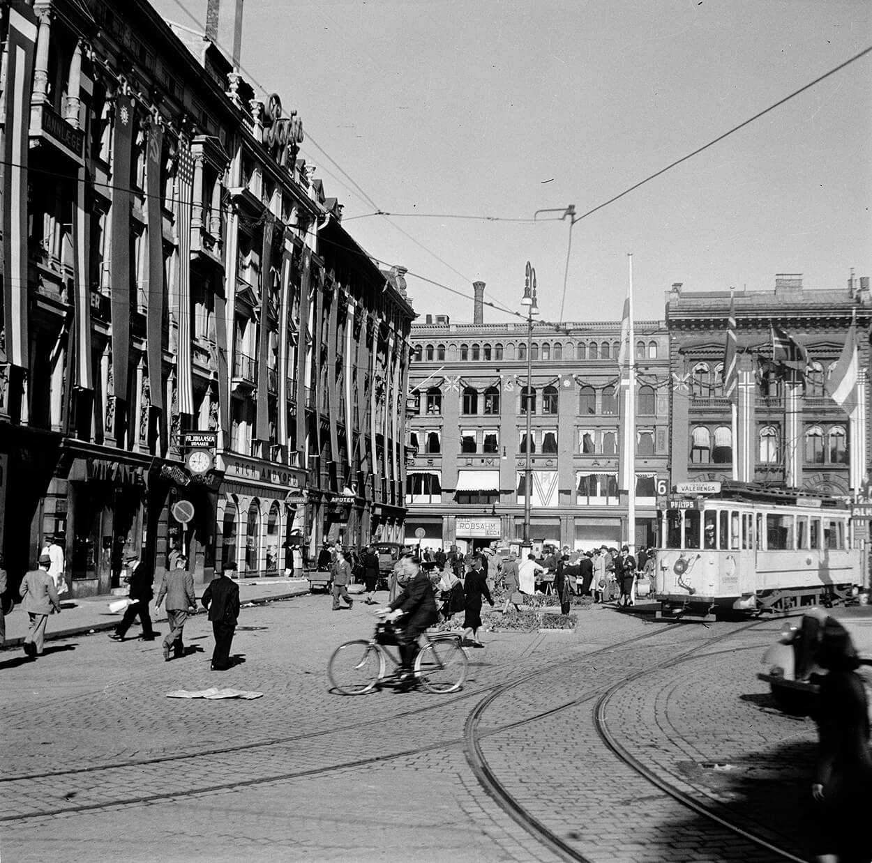 gammel trikk ved glassmagasinet i oslo