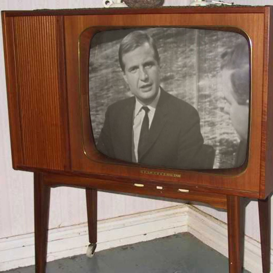 BE TANDBERG! – The moon landing was followed by “everyone” live on TV, on the night of July 21, 1969. Erik Tandberg commented. The recordings no longer exist, but we have the camera, the table, the microphone and the script – now you have to make sure that those at home in the TV room get to take part in the events!