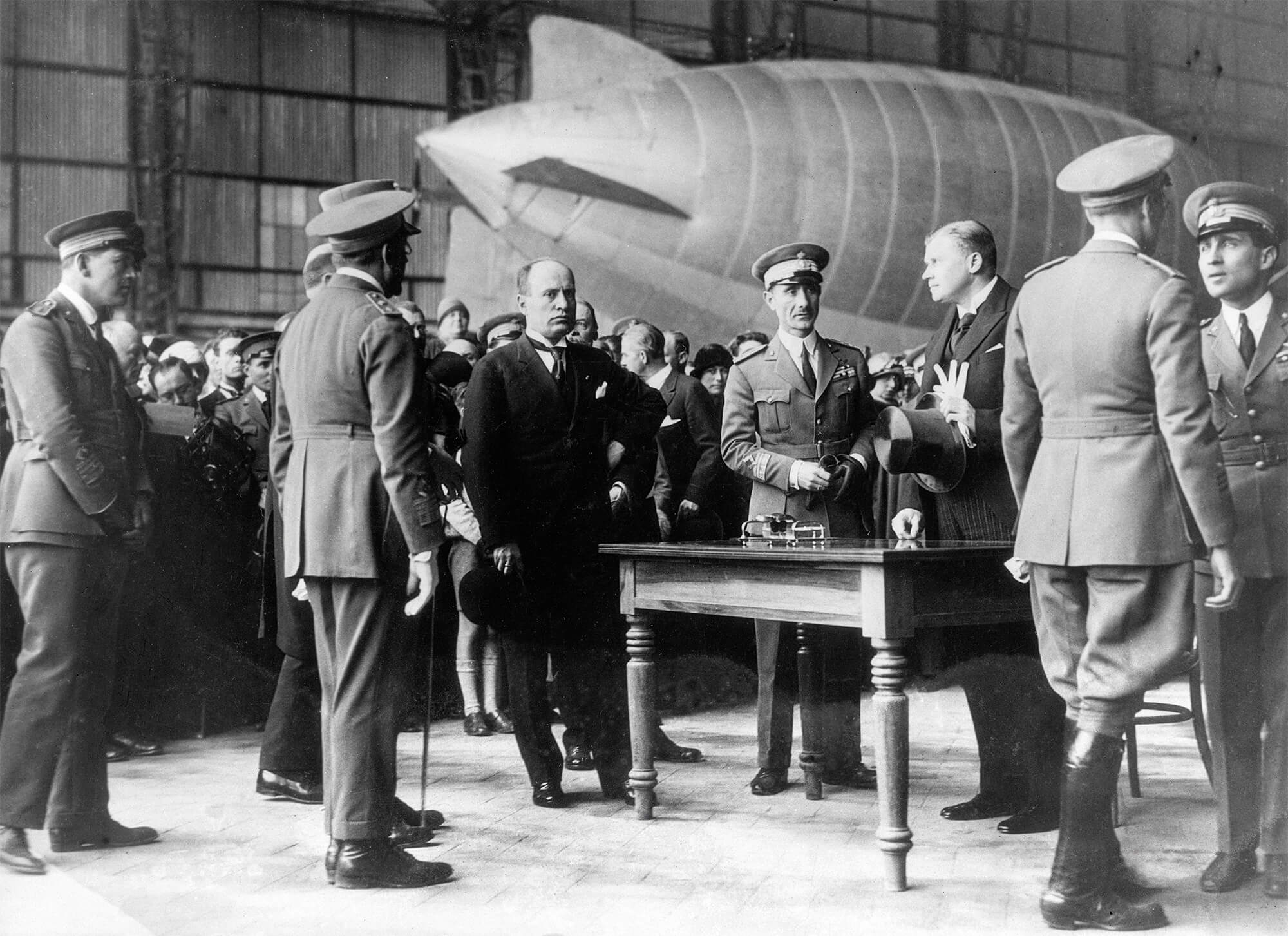 luftskipet norge med benito mussolini og rolf thommesen i roma
