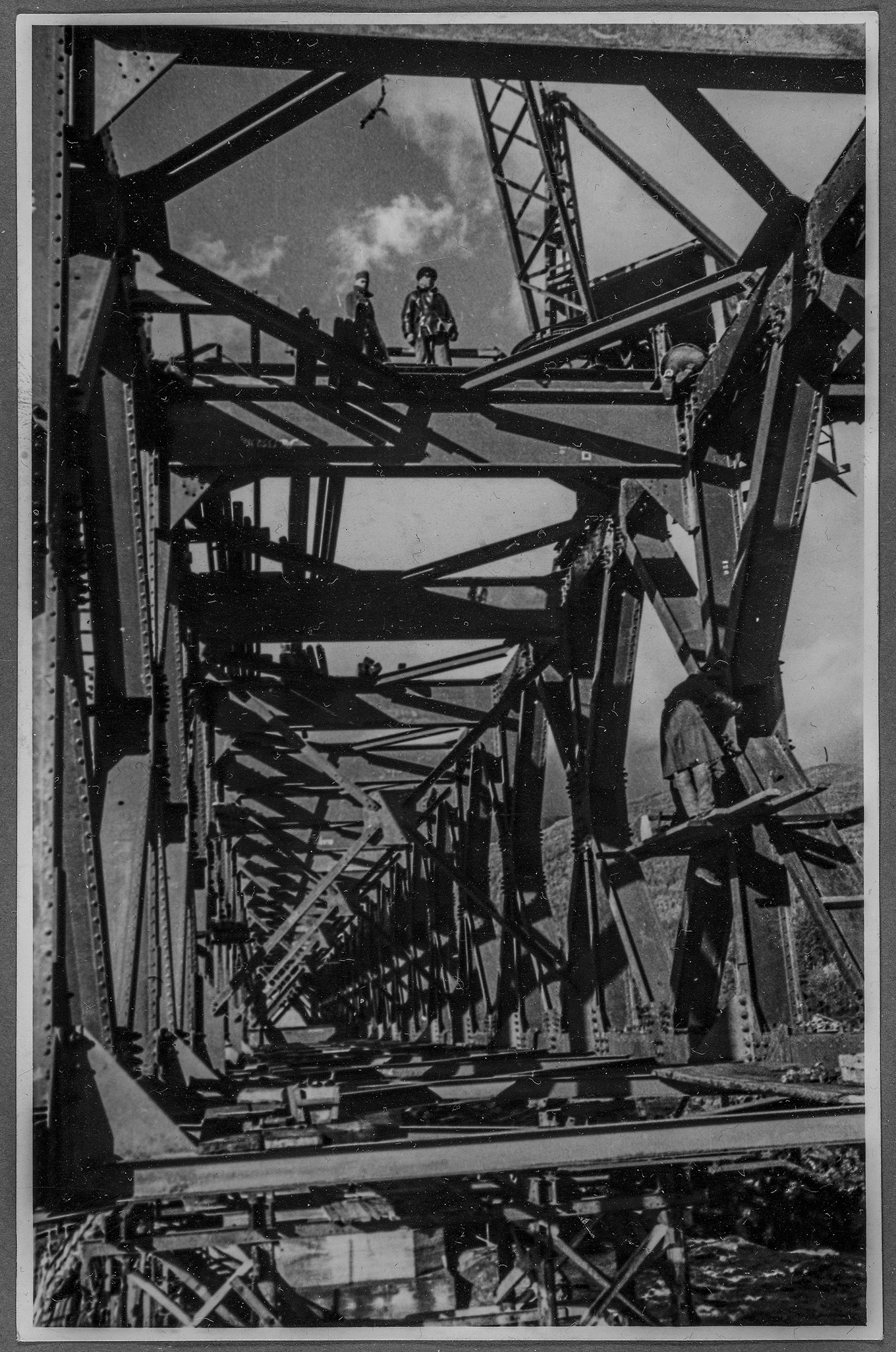 From inside the truss for the railway bridge over the Ranelva. Photo.  
