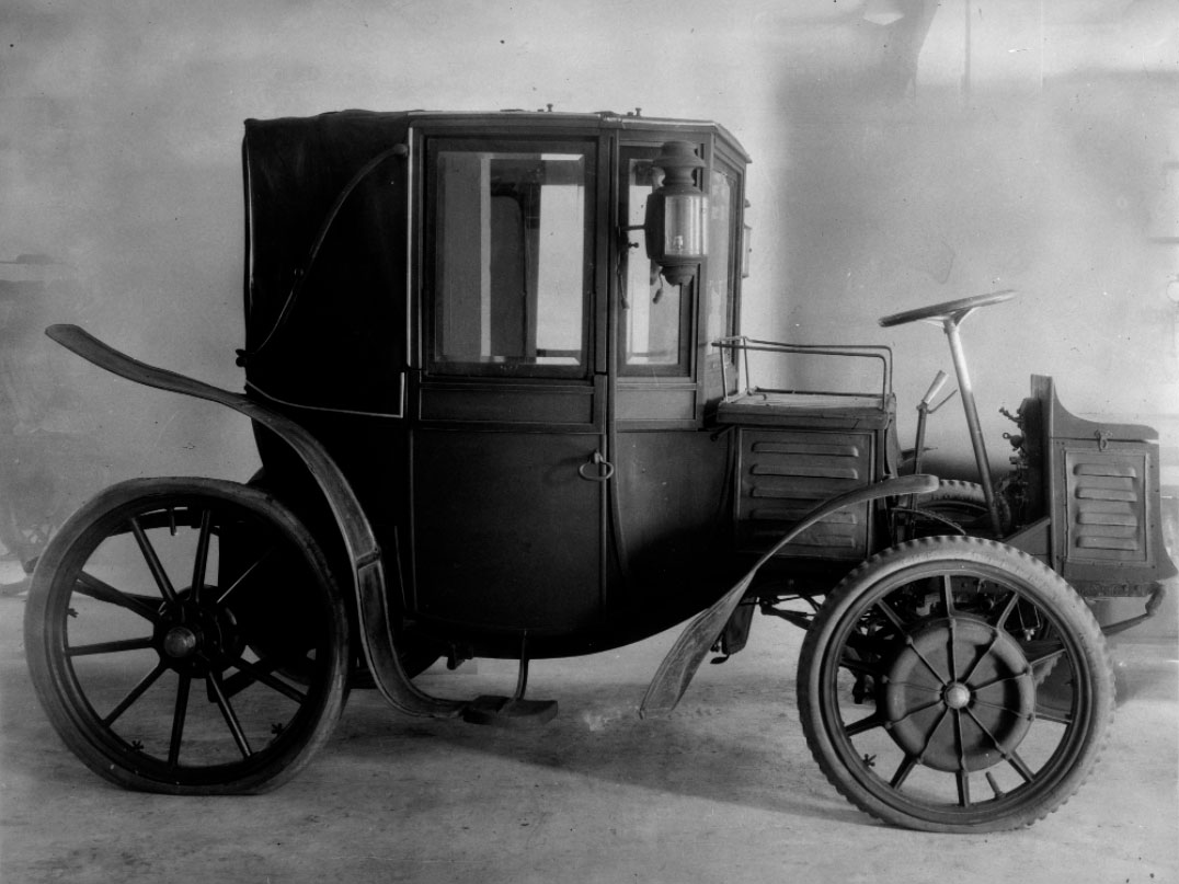 Photo by Lohner-Porsche