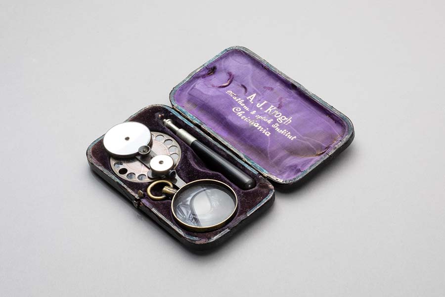 Small box with glasses and measuring instrument.