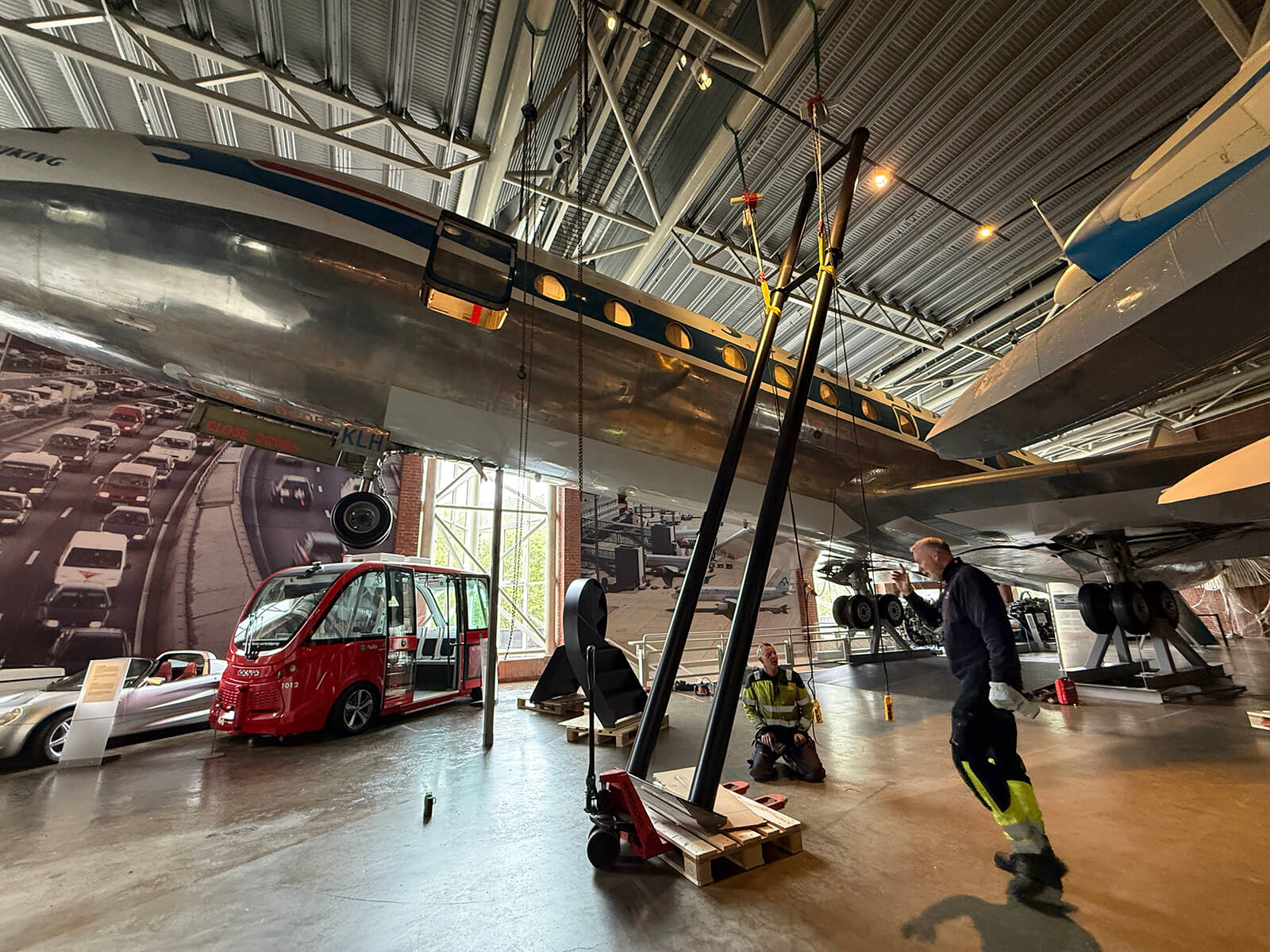 The staircase of the SAS jet caravelle begins to take shape in the exhibition