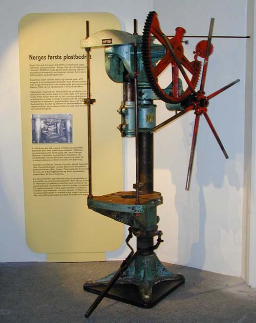 Bakelite press. Photo from the exhibition.
