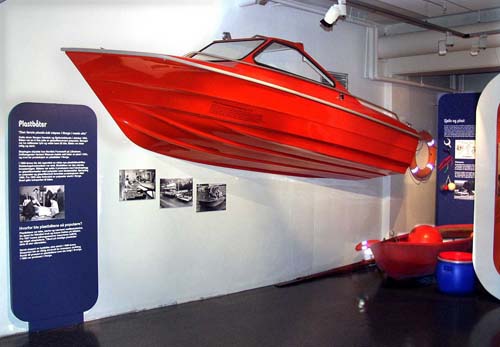 Plastic boat, Skibsplast 1957. Photo from the exhibition.