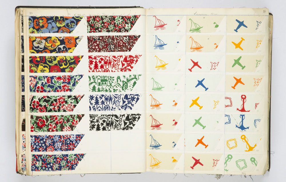 Book with patterns from Hjula Væveri. Photo.