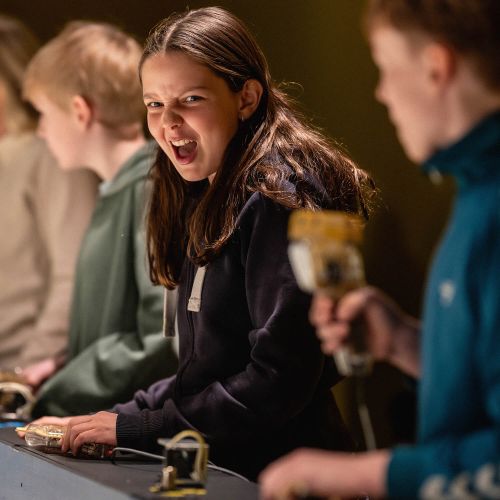 barn kjører bilrace