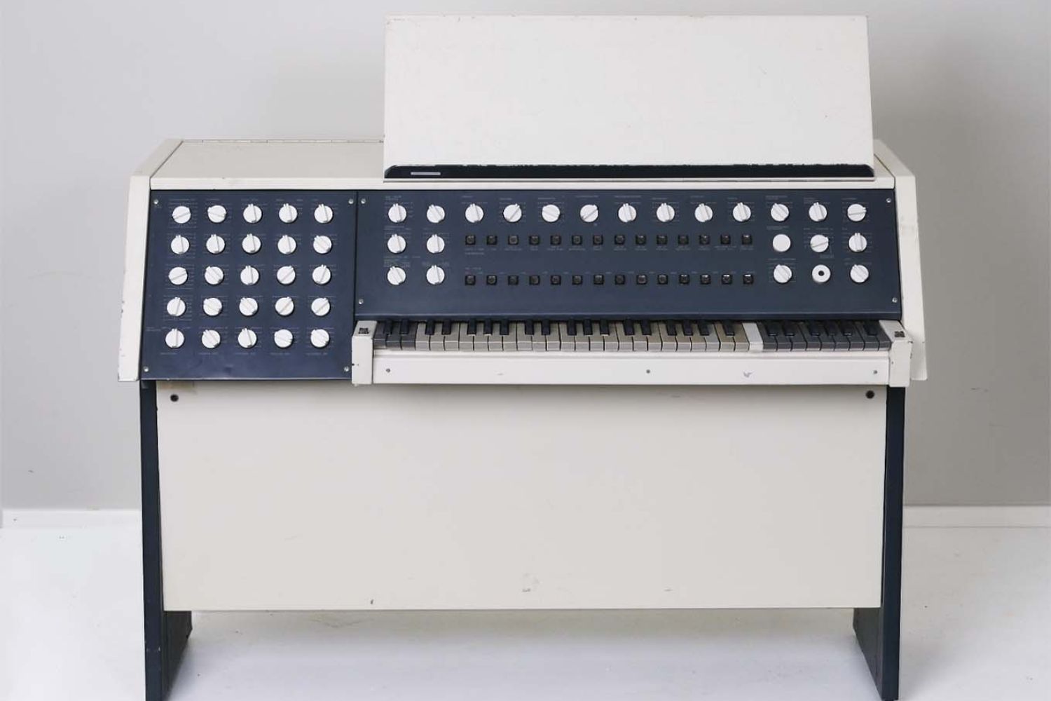 To the sound of an East German musical instrument