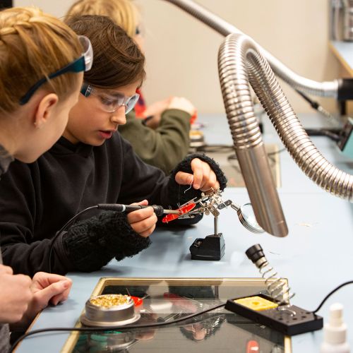 Til Skaperlab ungdomsklubb