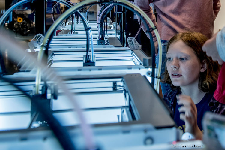 - I believe that what we see here will put the students in a better position to help solve many of the riddles of the future, many of the riddles we have not been able to solve so far, said Minister of Knowledge and Integration Jan Tore Sanner during the opening of TeknoLab.