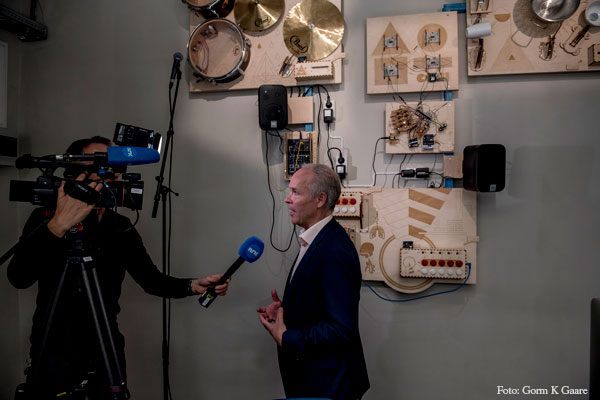 Minister of Knowledge and Integration Jan Tore Sanner, is interviewed by NRK during the opening of the TeknoLab creative workshop.