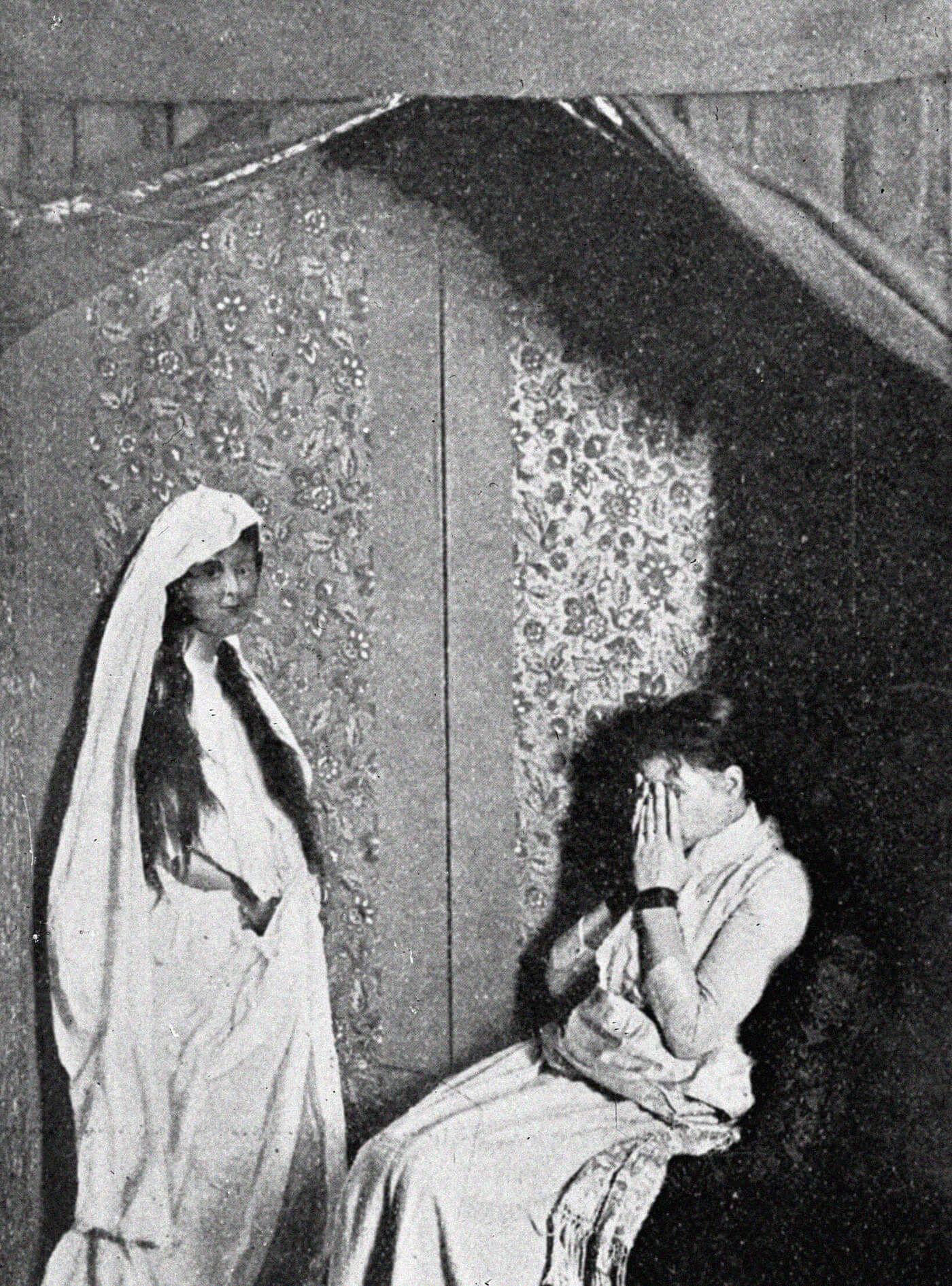 Madame d’Espérance i en seanse med den falske ånden Yolande