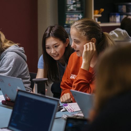 Jenter i Teknolab på Teknisk museum